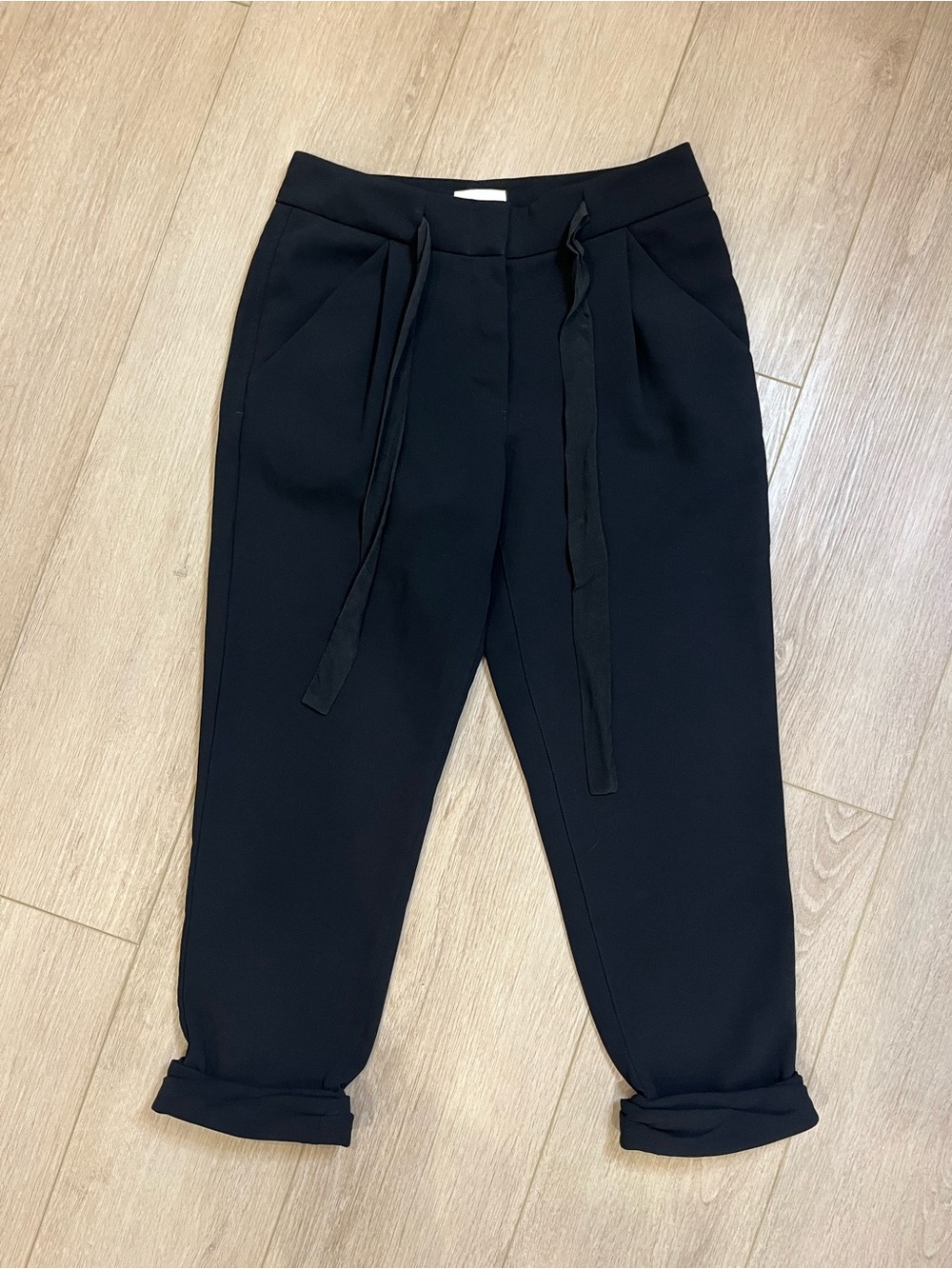 WILFRED ARITZIA Black Relaxed Crop Dress Pants - FREE SHIPPING on Bundles $95+